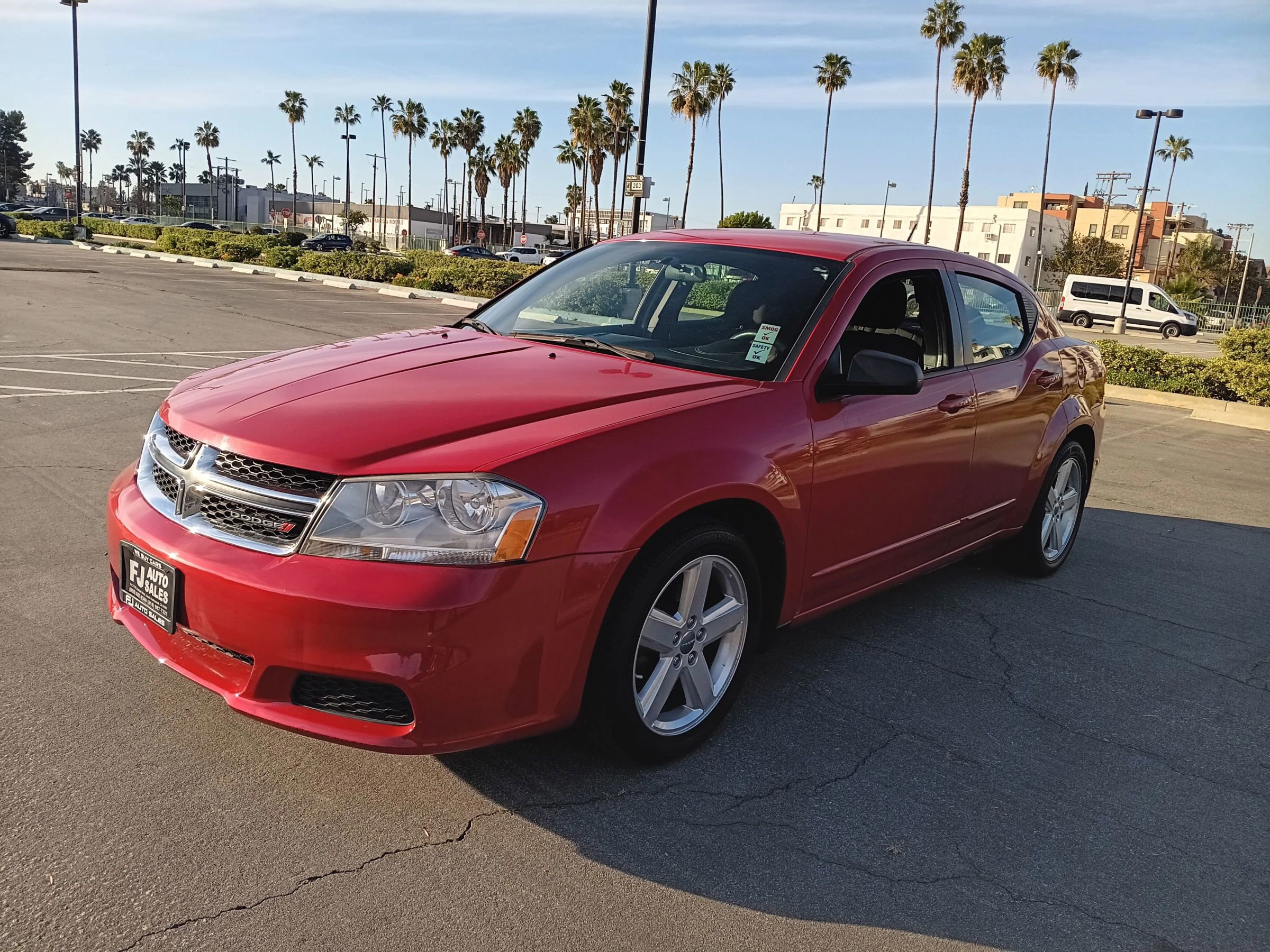 Used 2013 Dodge Avenger SE image 4