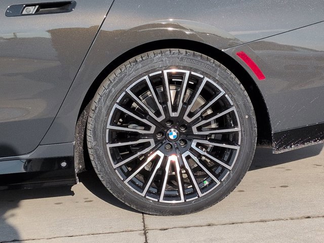 New 2026 BMW 750e xDrive image 10