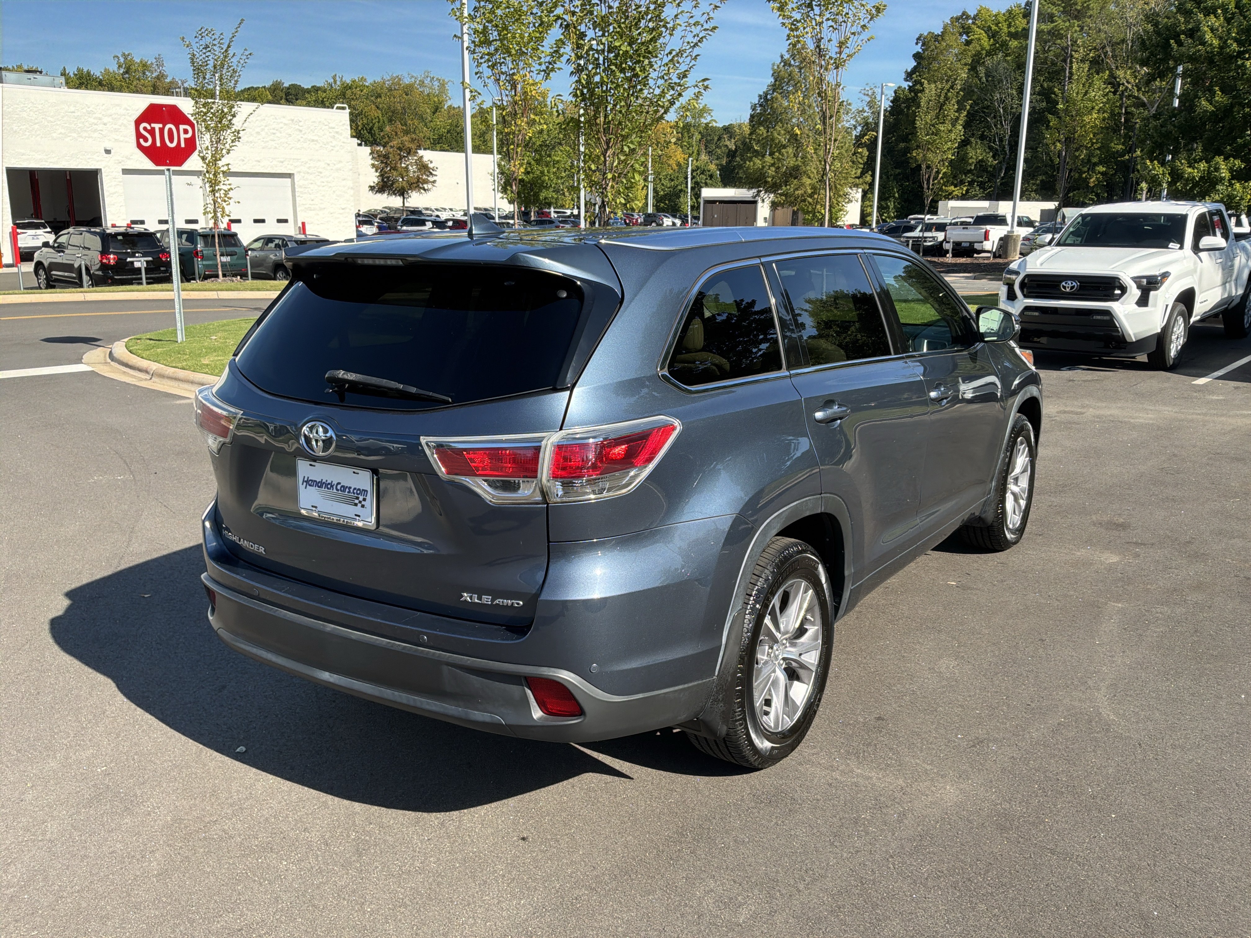 Used 2015 Toyota Highlander XLE AWD/4WD image 10