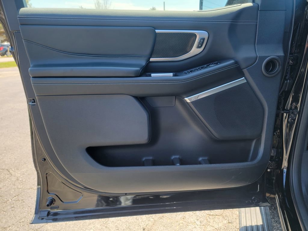 New 2026 Ford Expedition Platinum w/ Stealth Performance Package AWD/4WD image 9