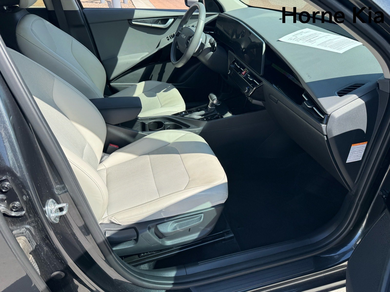 Certified 2024 Kia Niro EX Touring FWD image 25