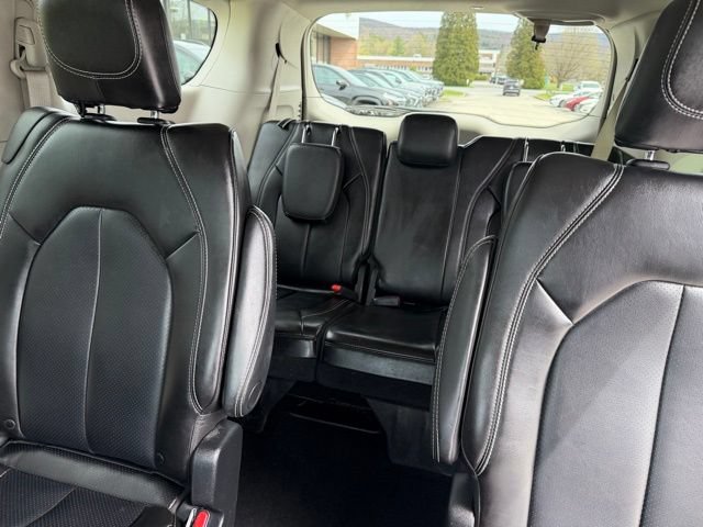 Used 2023 Chrysler Pacifica Touring-L FWD image 19