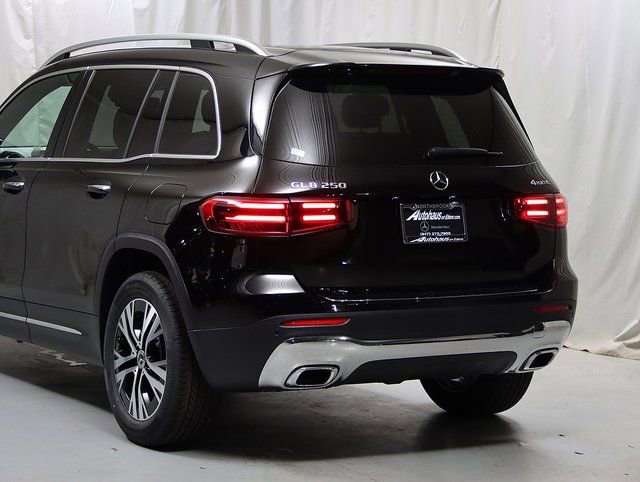 New 2025 Mercedes-Benz GLB 250 4MATIC image 8