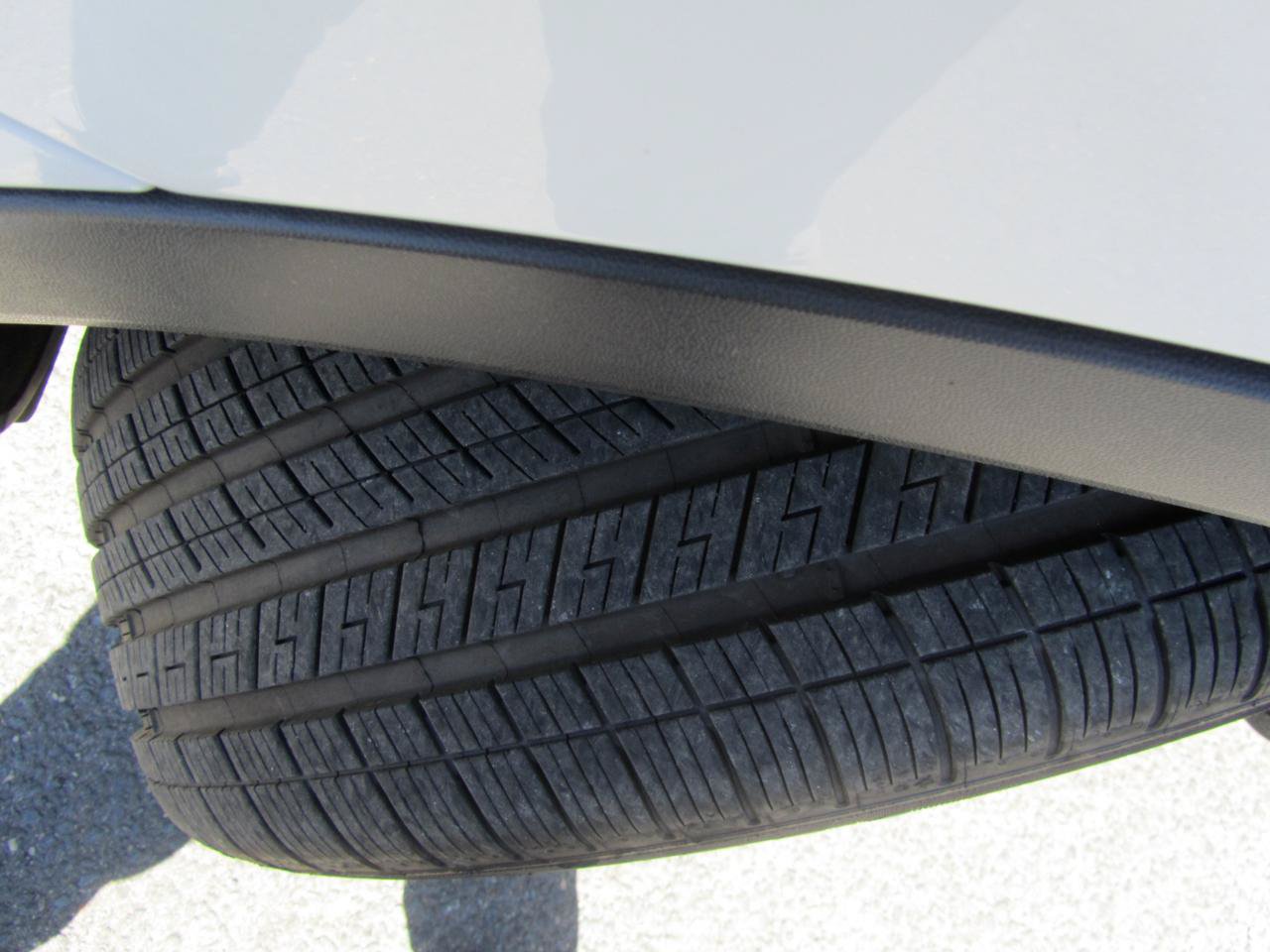 Used 2012 Porsche Cayenne Turbo AWD/4WD image 27