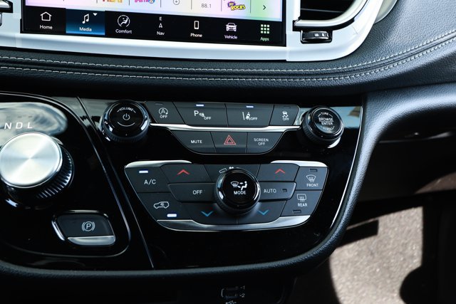 New 2027 Chrysler Pacifica Select FWD image 17