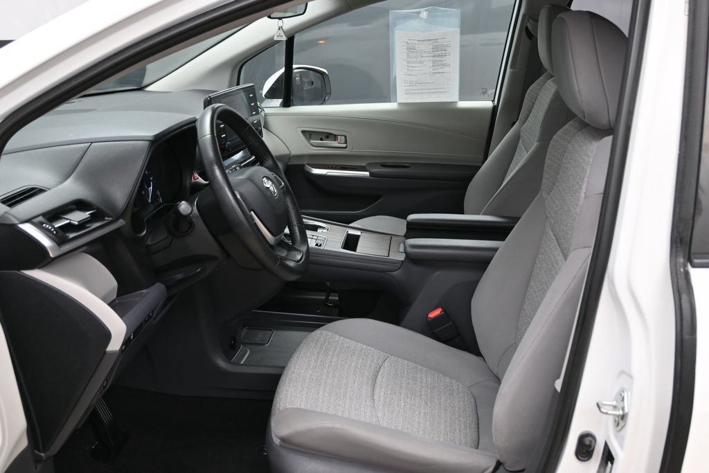 Used 2021 Toyota Sienna LE FWD image 10