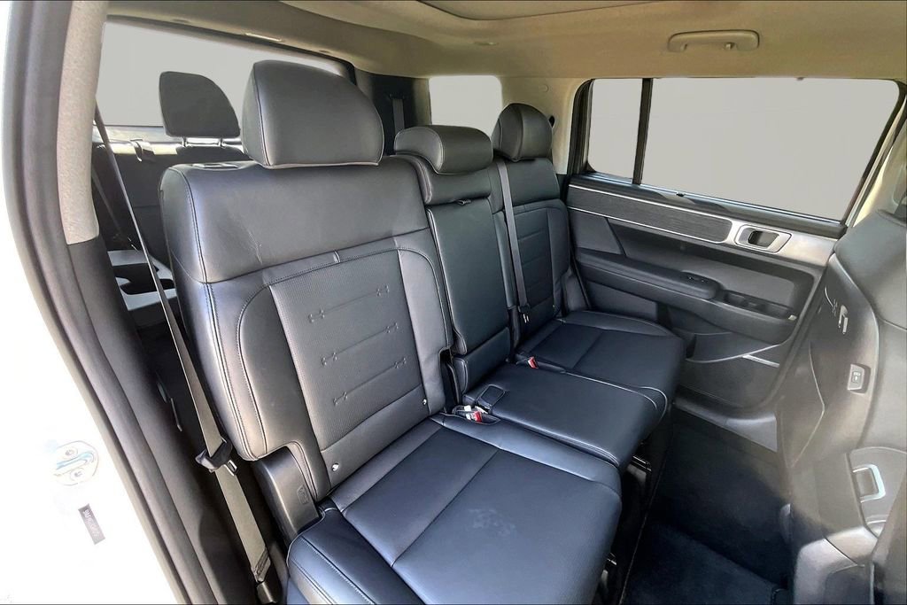 Used 2025 Hyundai Santa Fe Limited FWD image 27