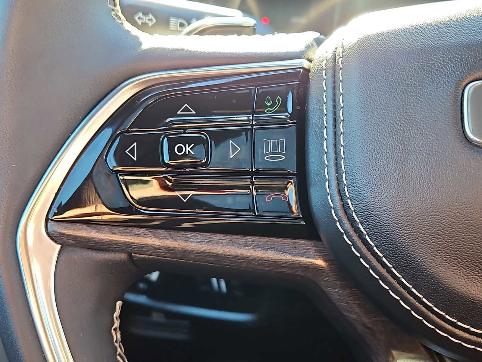 Used 2023 Jeep Grand Cherokee Overland image 30