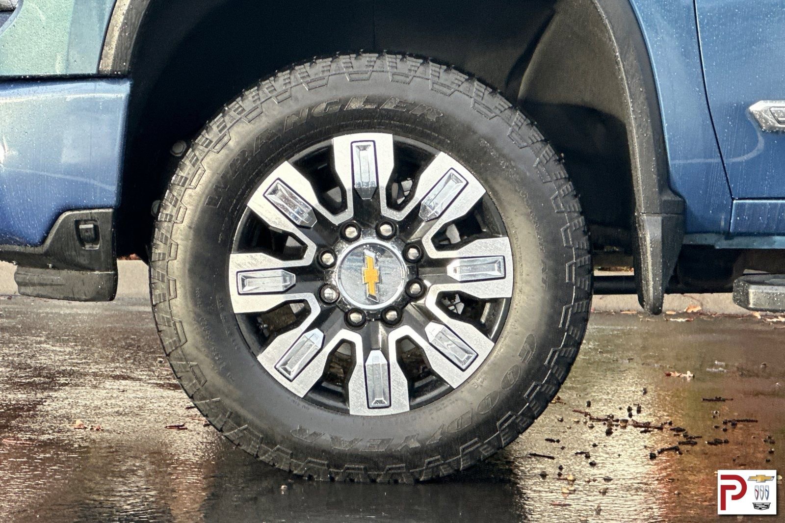 Certified 2025 Chevrolet Silverado 3500 High Country w/ Technology Package image 32