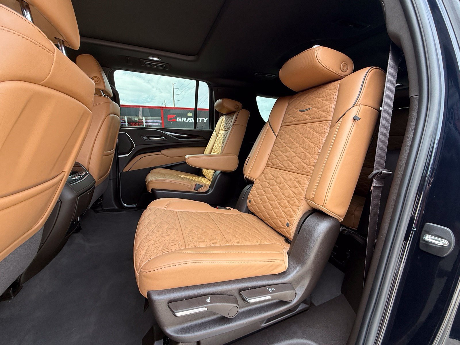 Used 2024 Cadillac Escalade ESV Sport AWD/4WD image 40