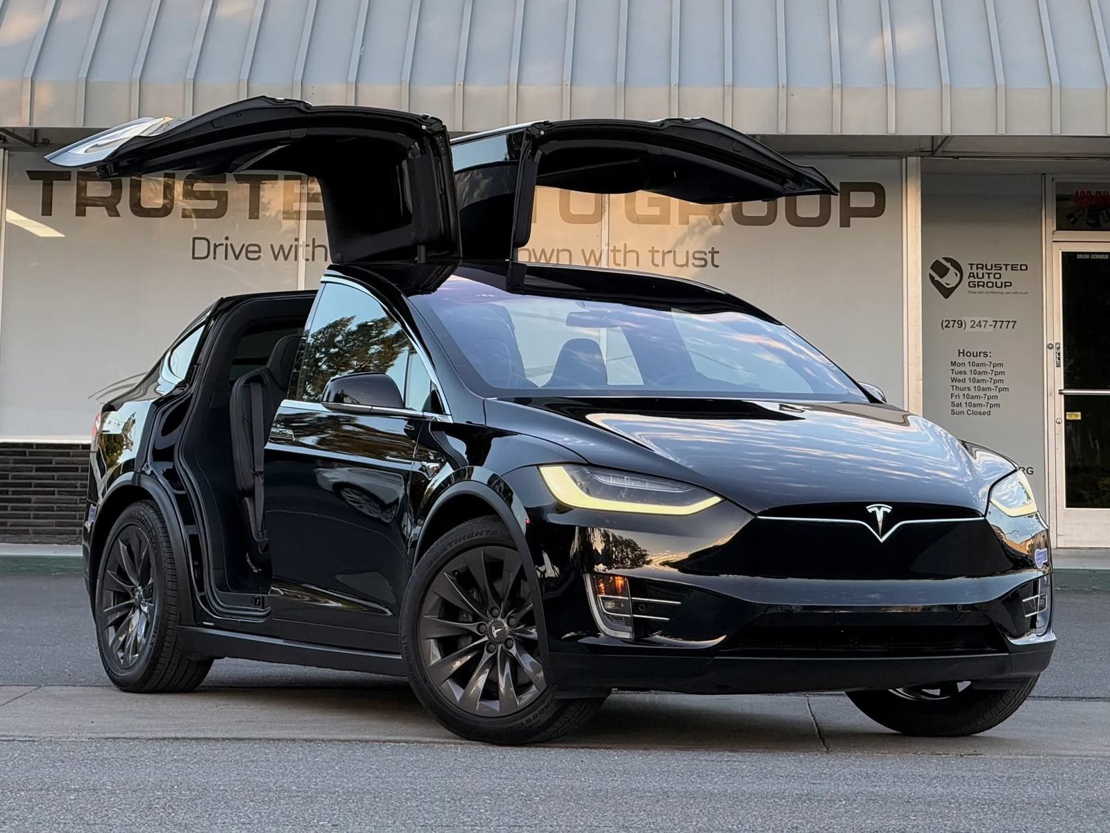 Used 2018 Tesla Model X 100D AWD/4WD image 2