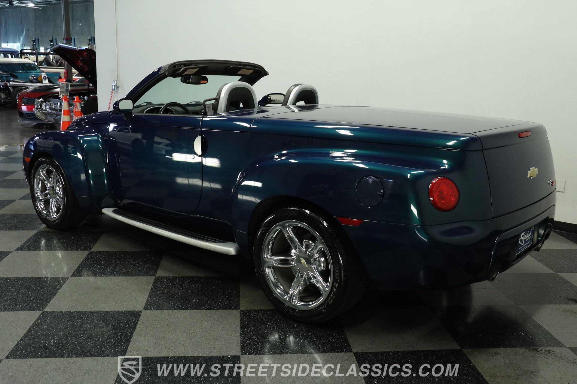 Used 2005 Chevrolet SSR w/ Preferred Equipment Group RWD image 6