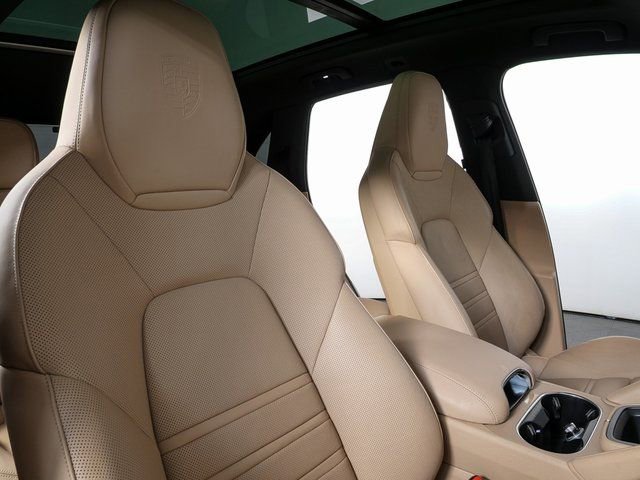 Used 2023 Porsche Cayenne image 23