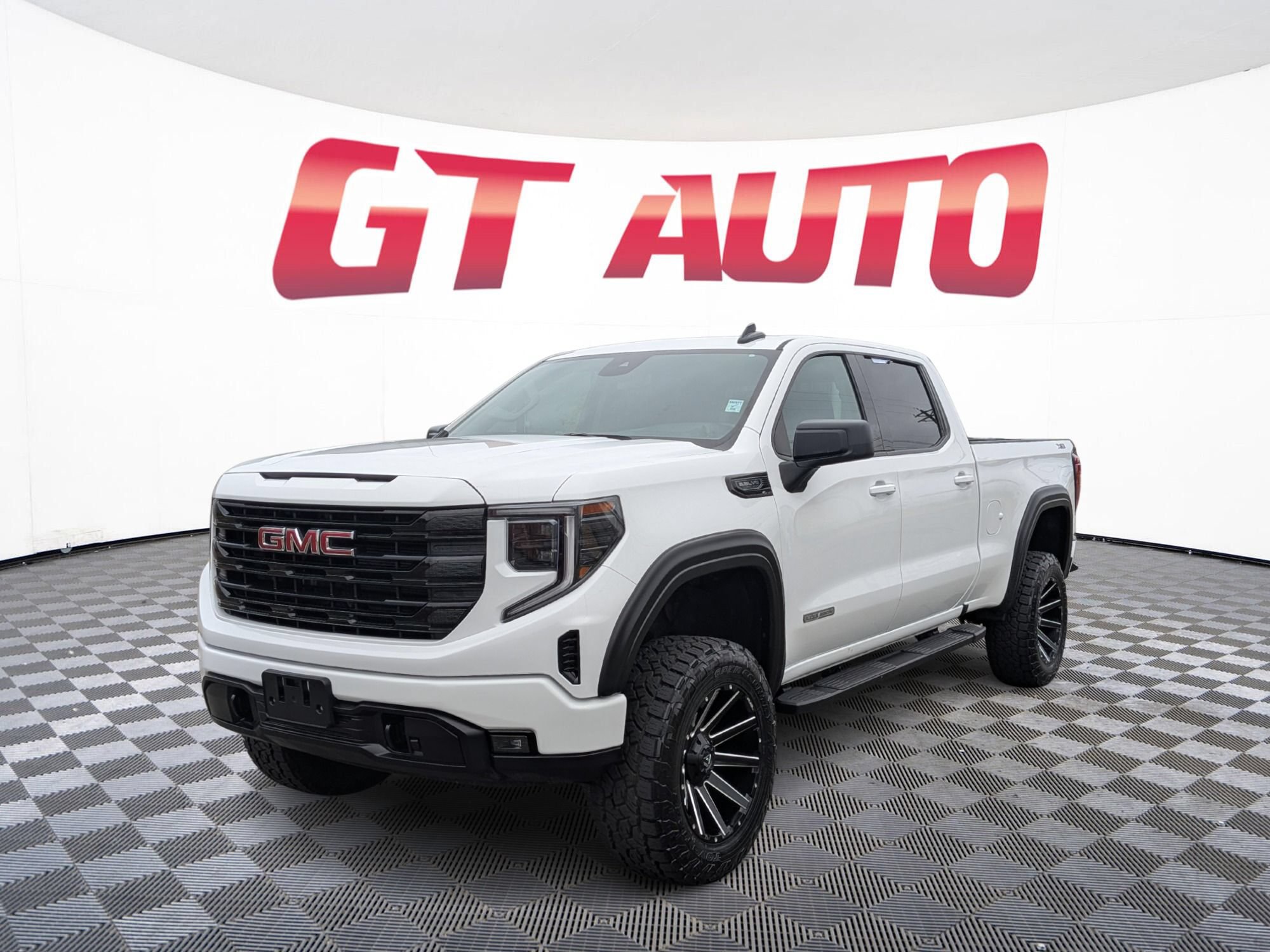 Used 2024 GMC Sierra 1500 Elevation w/ X31 Off-Road Package AWD/4WD image 2