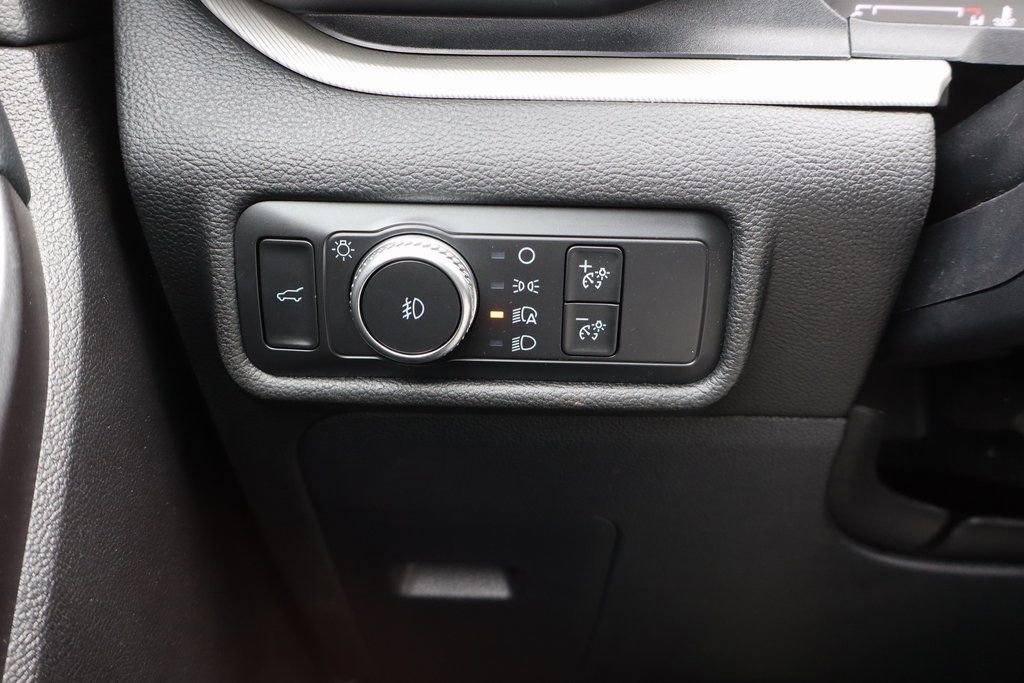 Used 2020 Ford Explorer XLT w/ Equipment Group 202A image 10