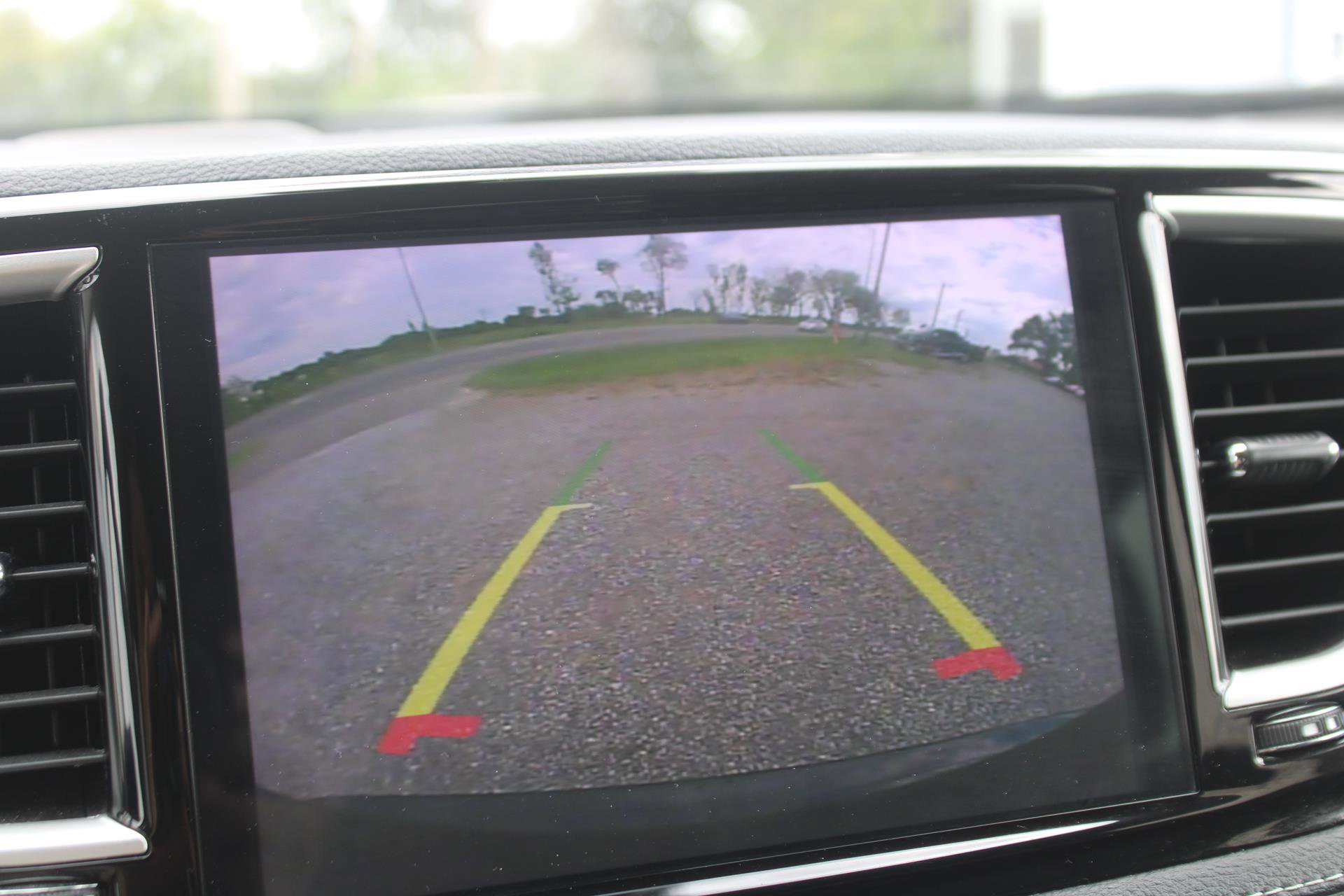 Used 2023 Chrysler Pacifica Touring-L image 13