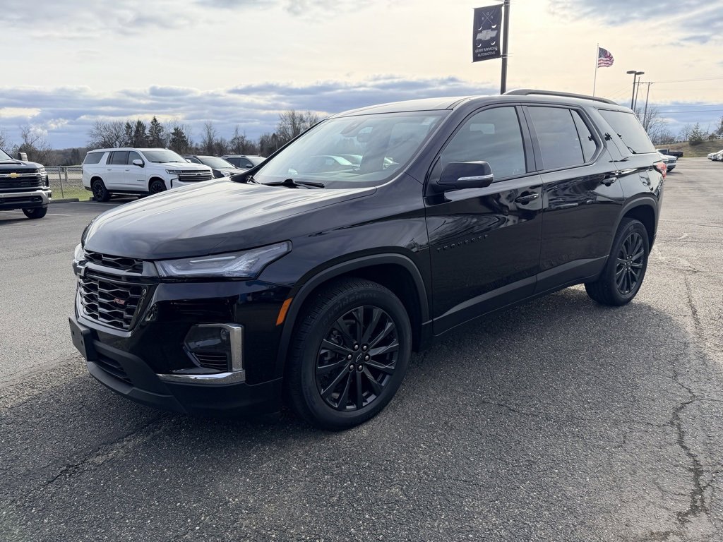 Used 2023 Chevrolet Traverse RS image 3