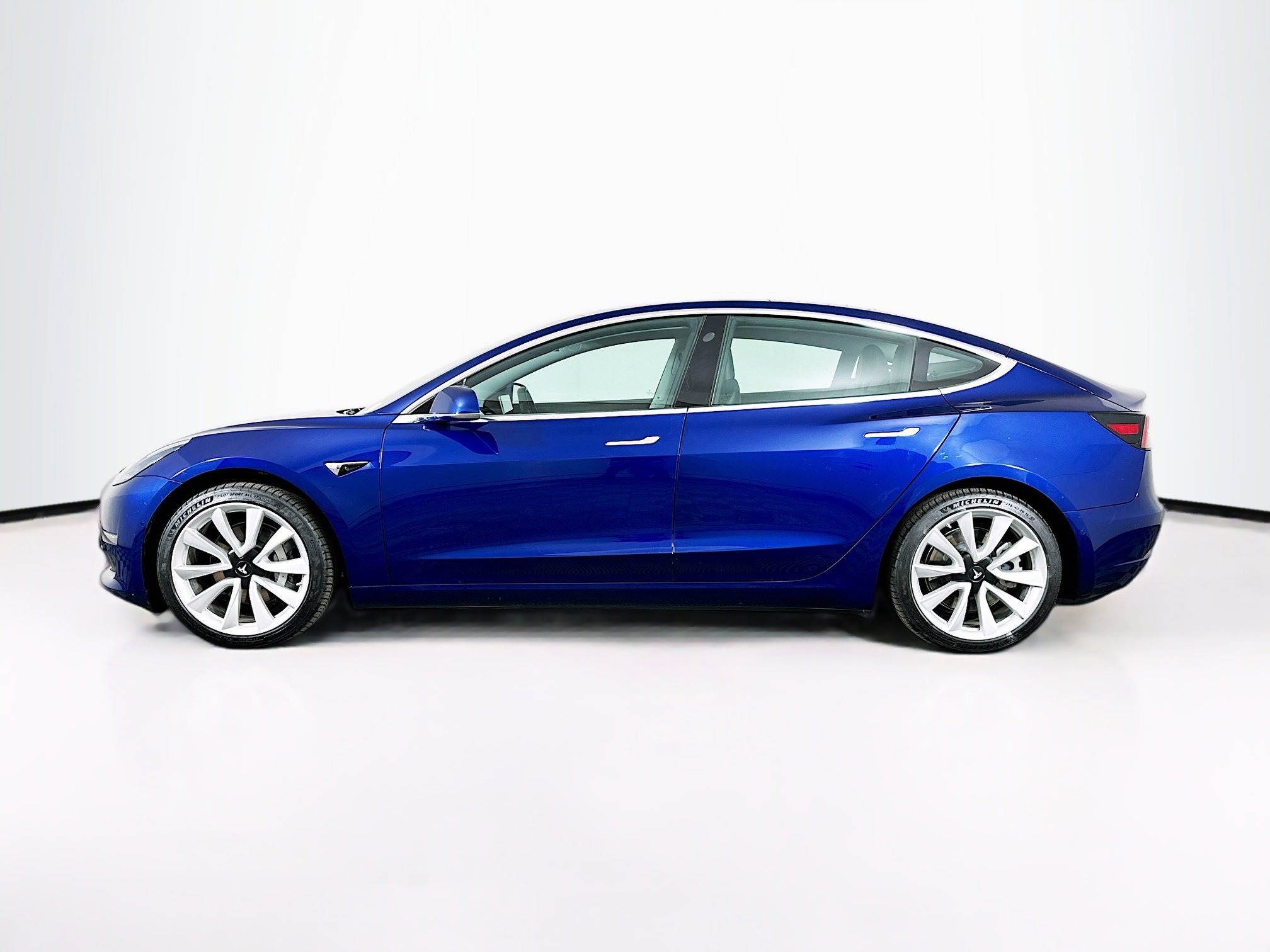 Used 2020 Tesla Model 3 Standard Range Plus image 4