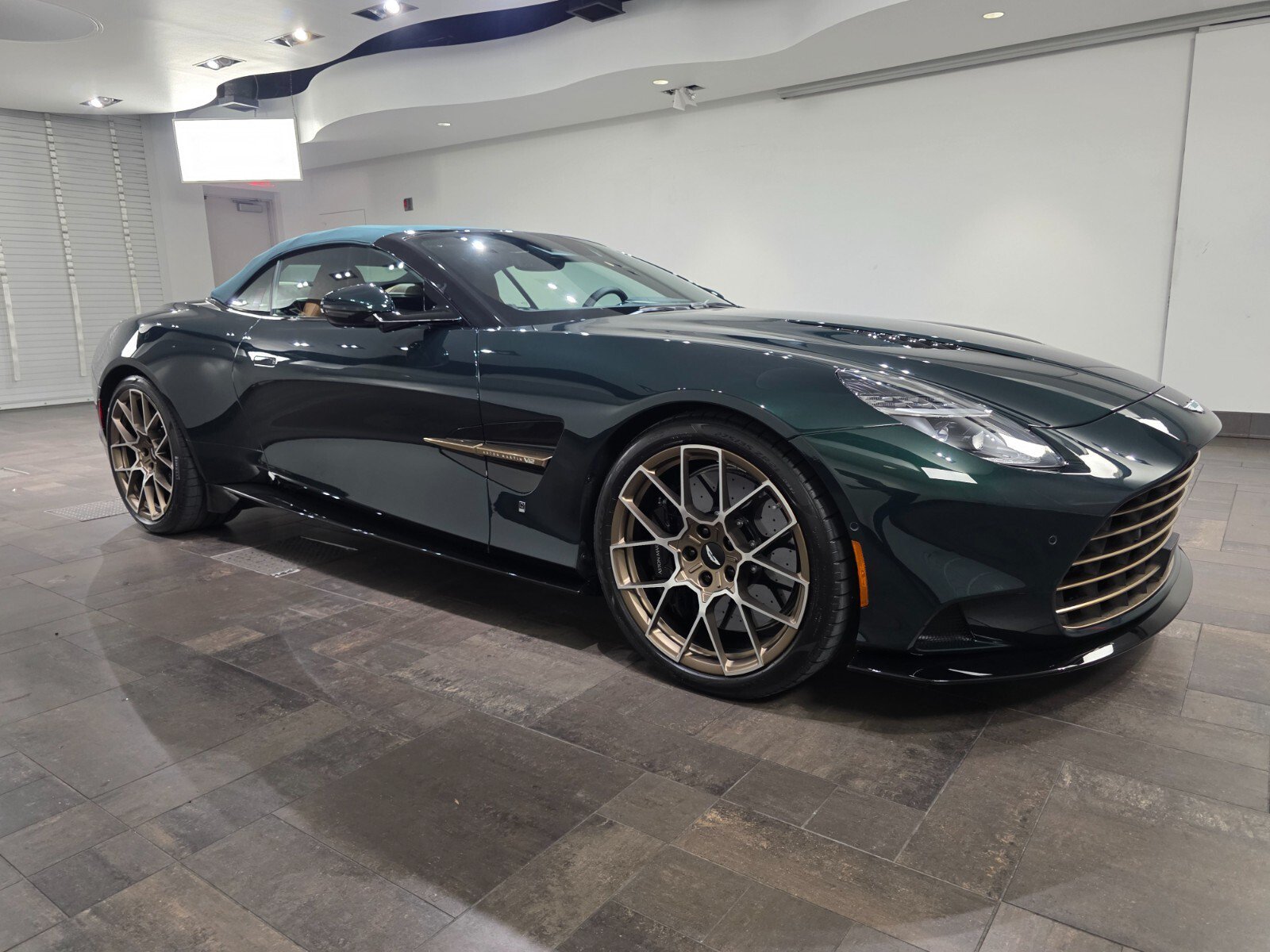 Used 2026 Aston Martin Vanquish 60th Anniversary Edition RWD image 27