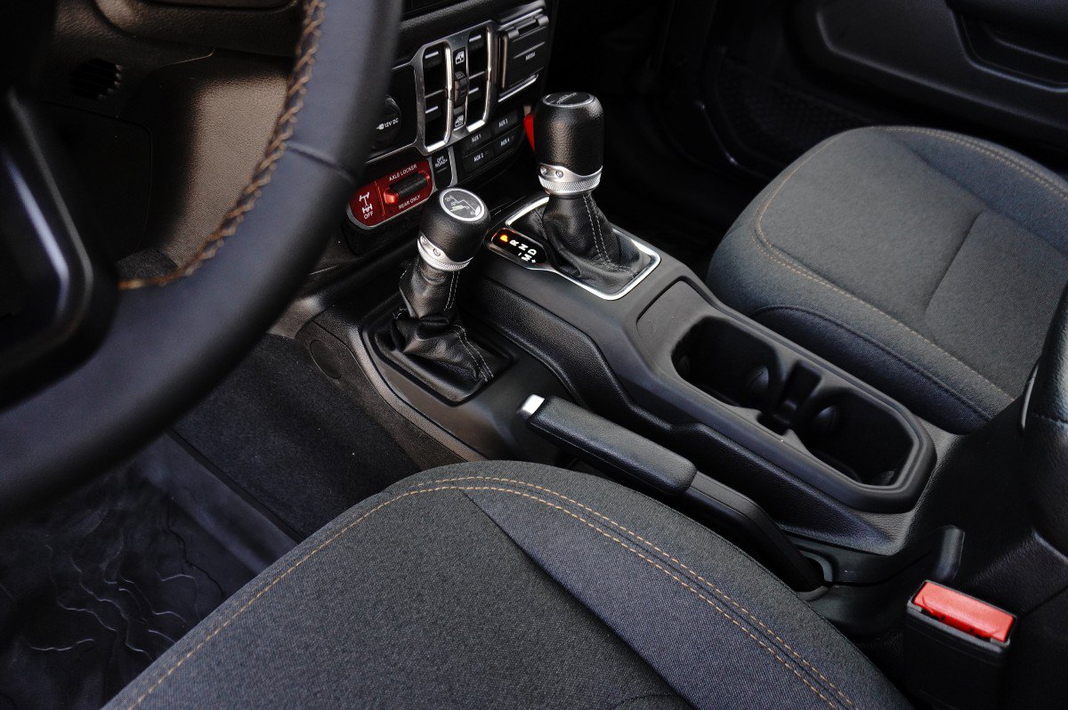 Used 2024 Jeep Gladiator Sport AWD/4WD image 36