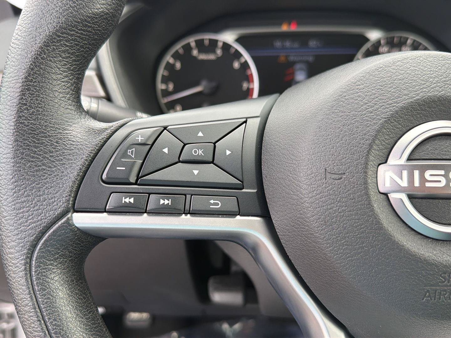 Used 2024 Nissan Altima 2.5 SV FWD image 21
