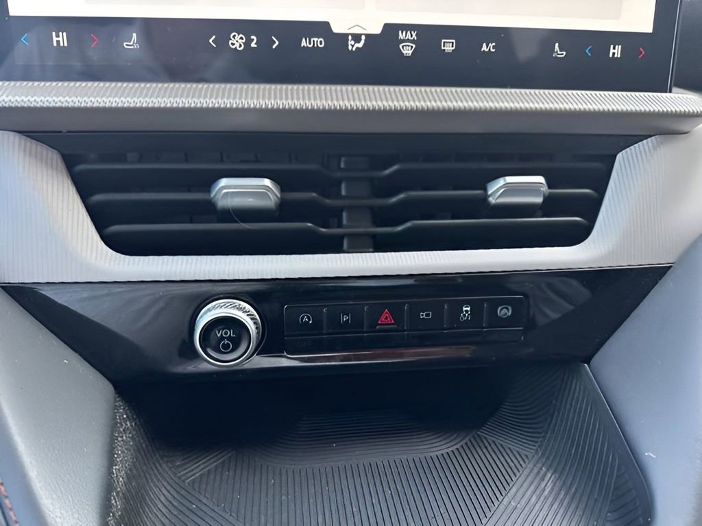 Used 2025 Ford Explorer Active AWD/4WD image 14
