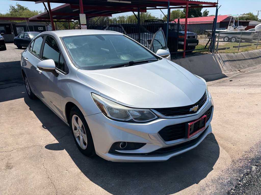 Used 2018 Chevrolet Cruze LS FWD image 4