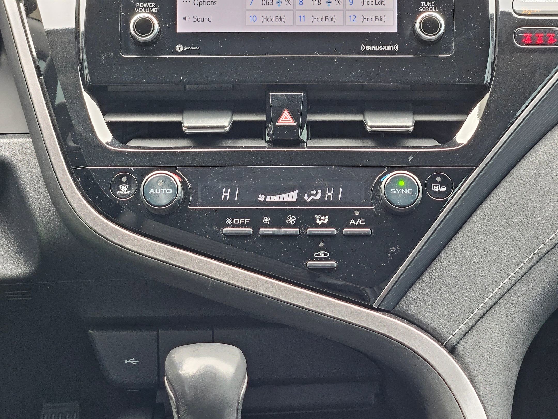 Used 2022 Toyota Camry SE FWD image 13