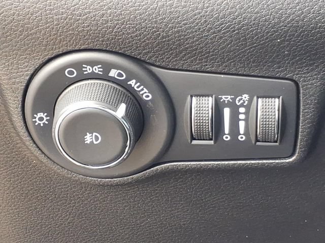 Used 2025 Jeep Compass Trailhawk AWD/4WD image 22