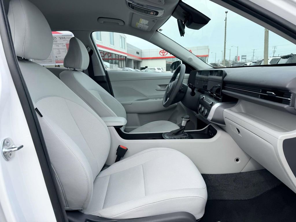 Used 2025 Hyundai Kona SE image 14