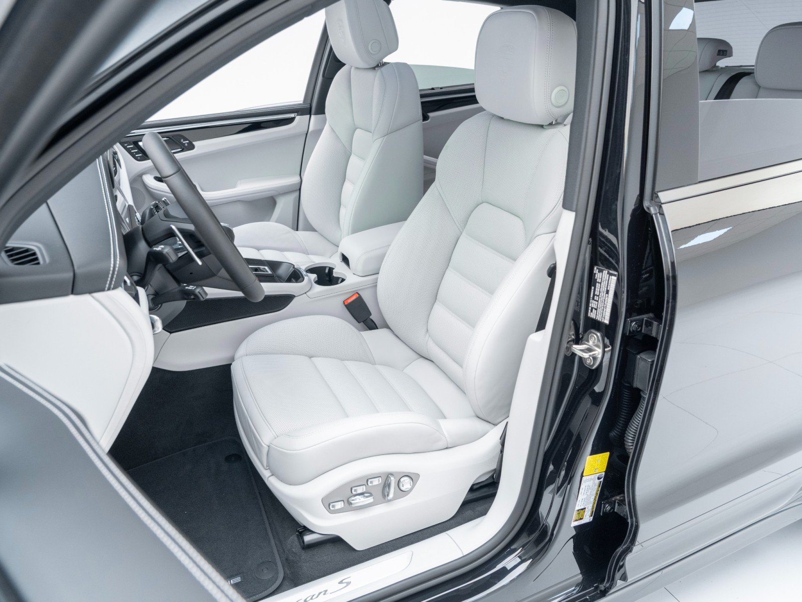 New 2026 Porsche Macan S AWD/4WD image 5