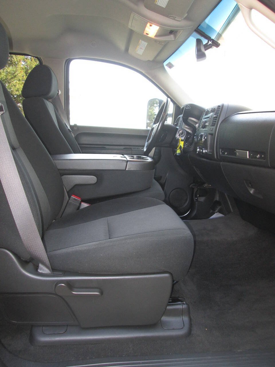 Used 2011 Chevrolet Silverado 2500 LT w/ Interior Plus Package AWD/4WD image 20
