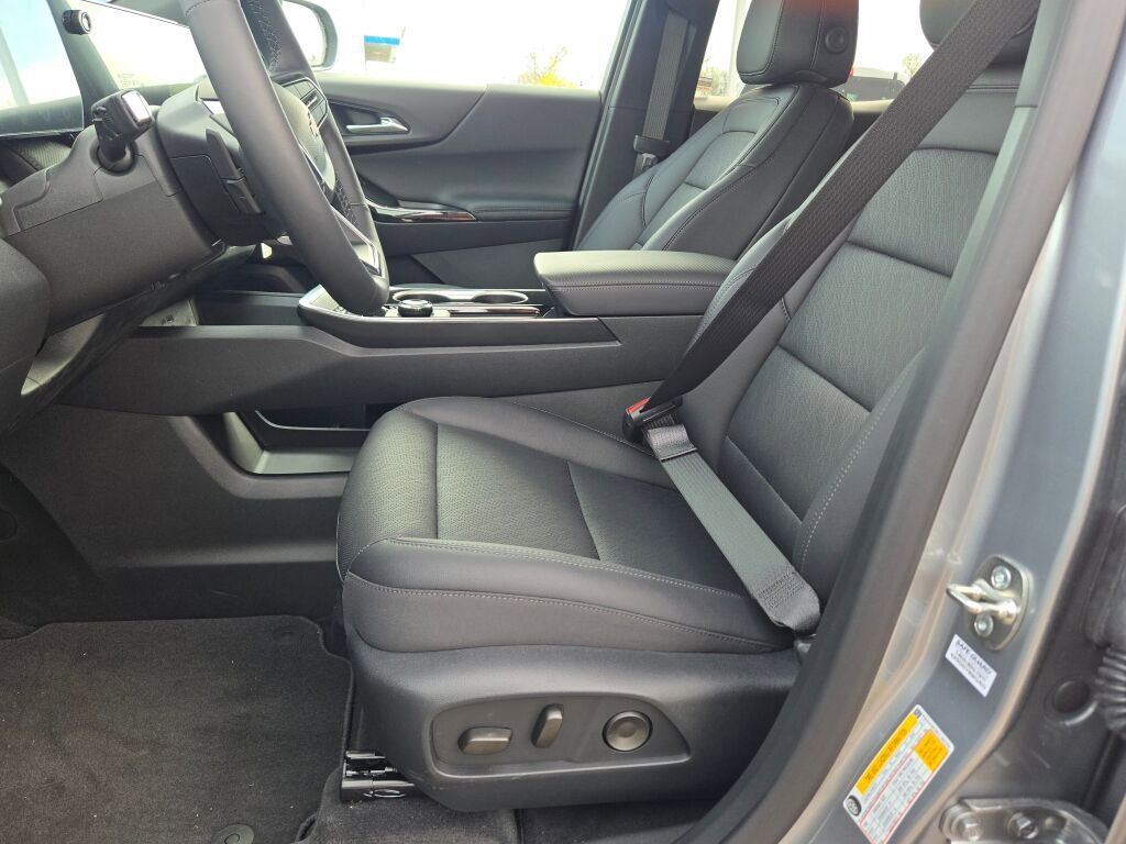 New 2026 Chevrolet Equinox LT w/ Convenience Package II FWD image 22