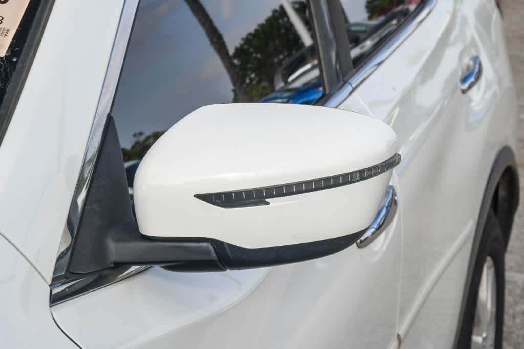 Used 2020 Nissan Rogue SV FWD image 6
