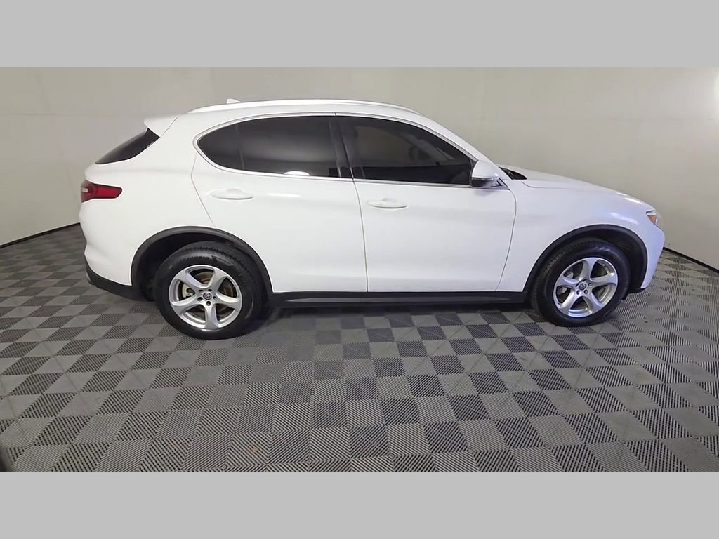 Used 2020 Alfa Romeo Stelvio image 37
