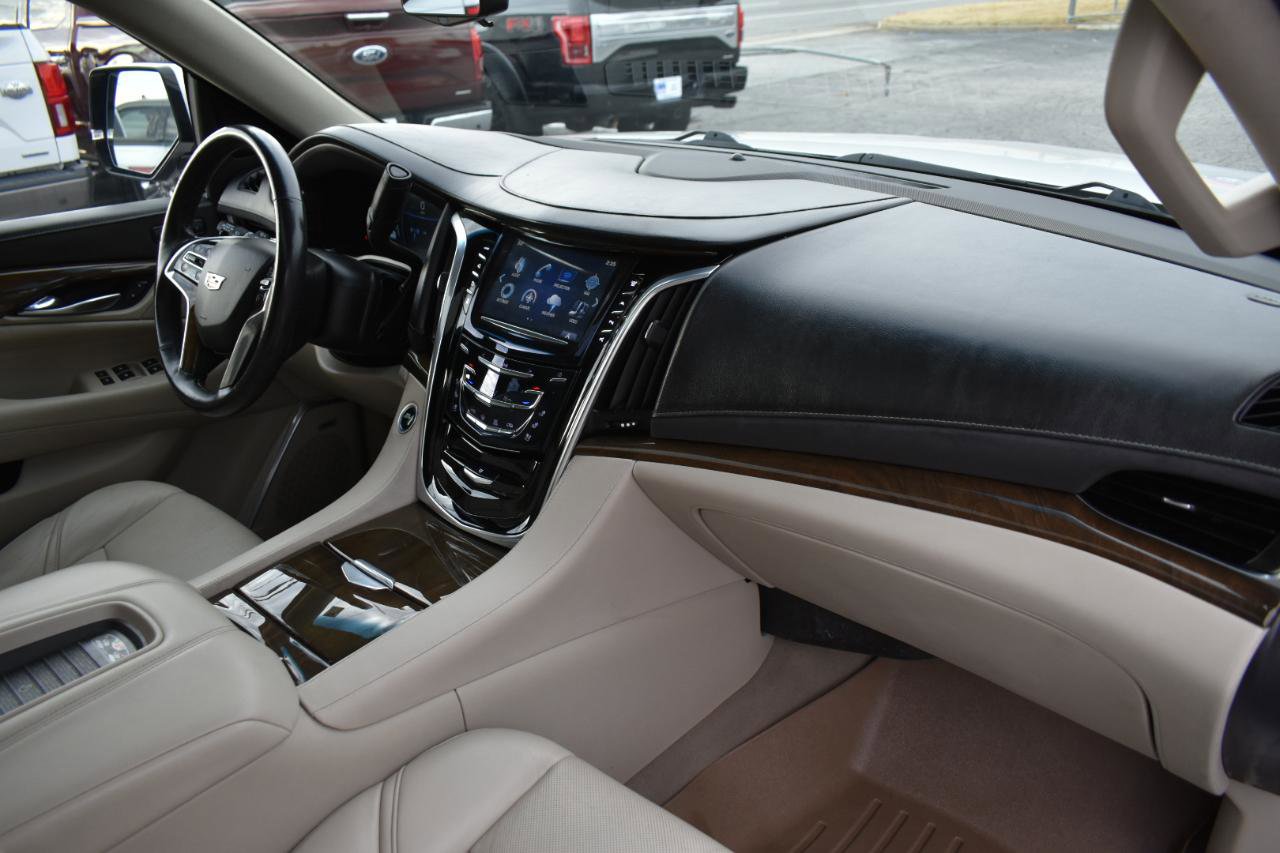 Used 2020 Cadillac Escalade ESV Premium Luxury AWD/4WD image 13