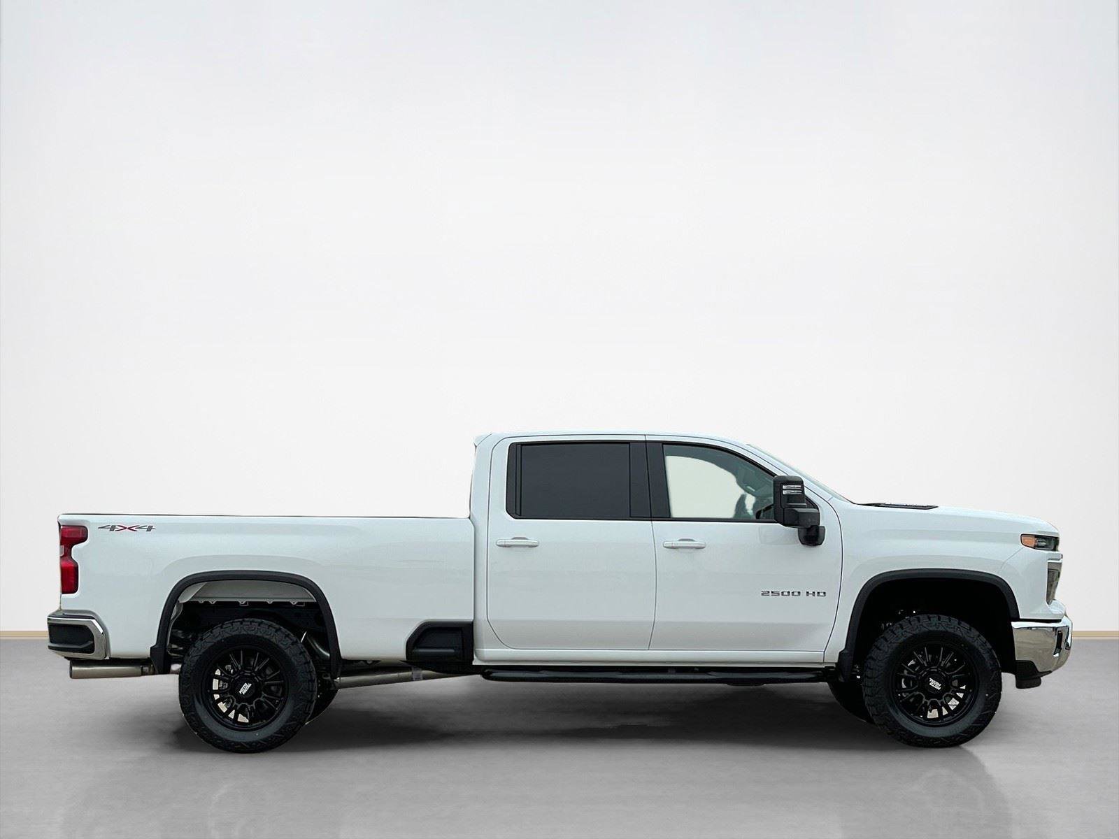 Used 2025 Chevrolet Silverado 2500 LT w/ Convenience Package AWD/4WD image 9