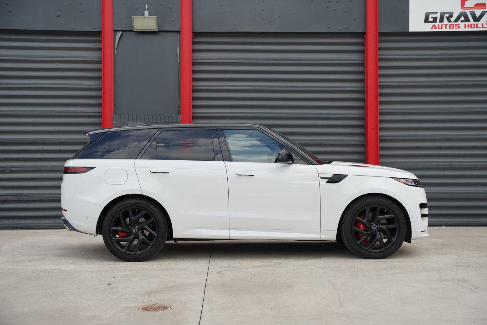 Used 2023 Land Rover Range Rover Sport SE Dynamic AWD/4WD image 3