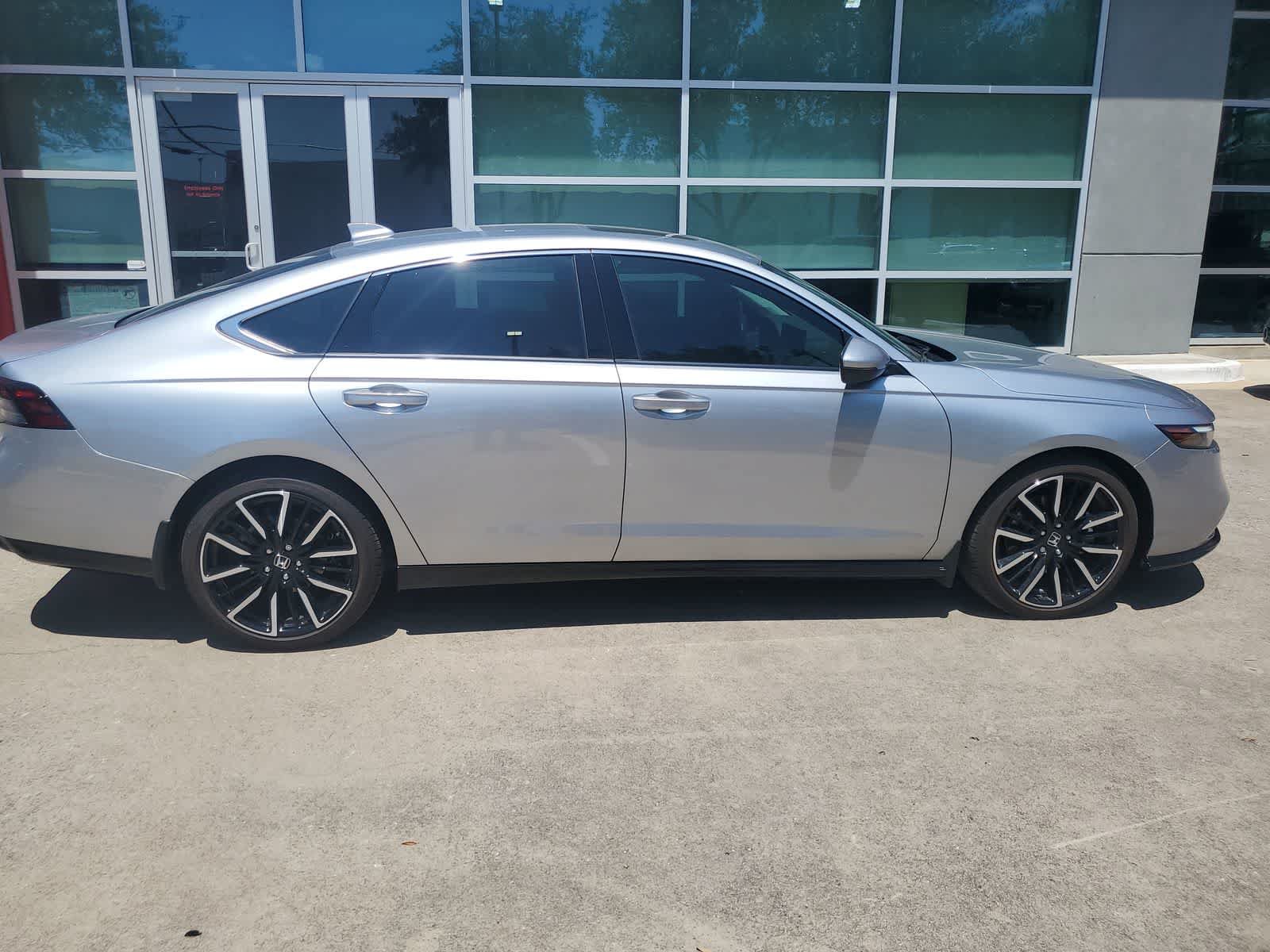Used 2024 Honda Accord Touring image 7