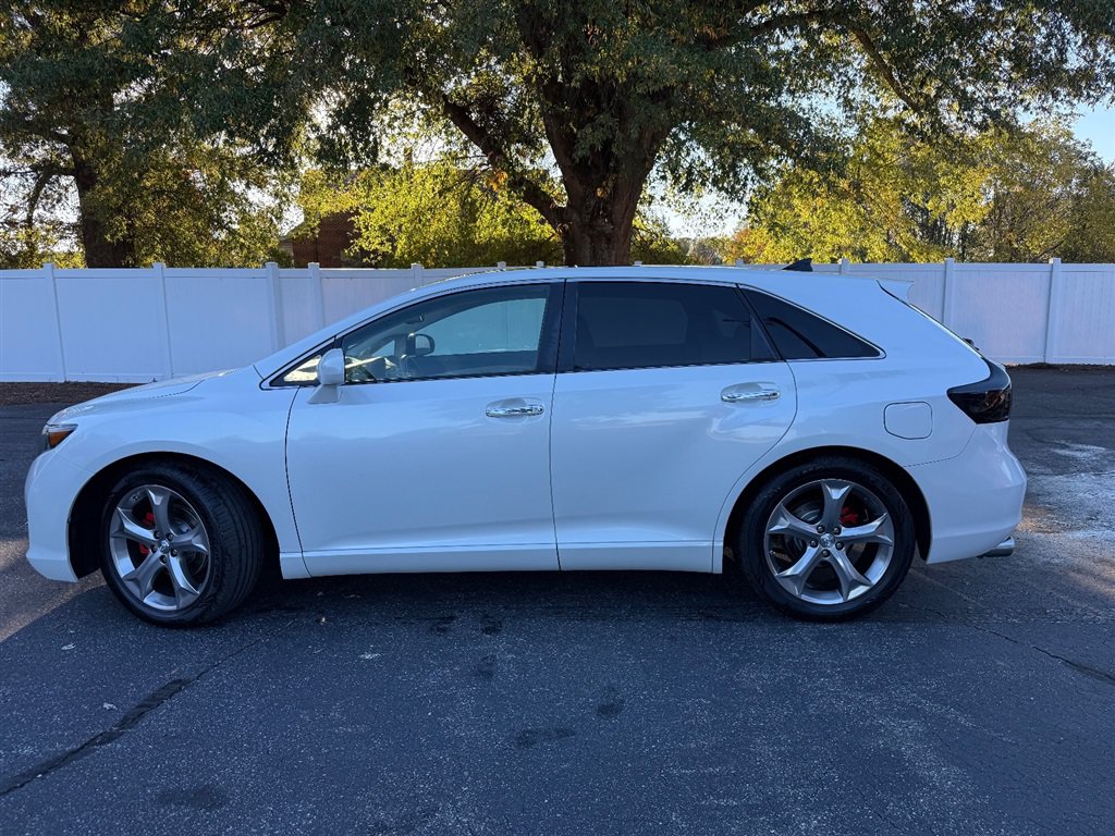 Used 2011 Toyota Venza w/ Convenience Pkg FWD image 2