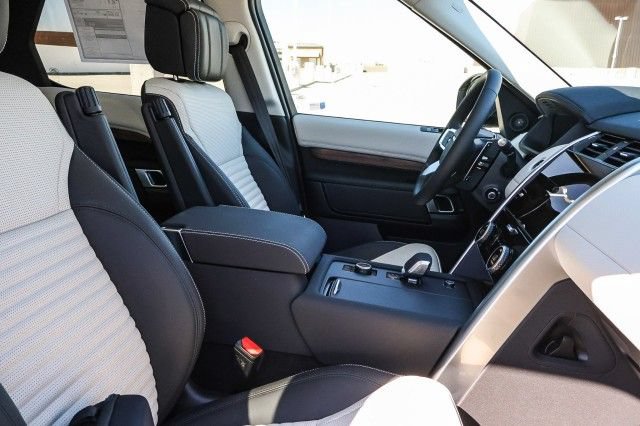 Used 2025 Land Rover Discovery Dynamic SE AWD/4WD image 12