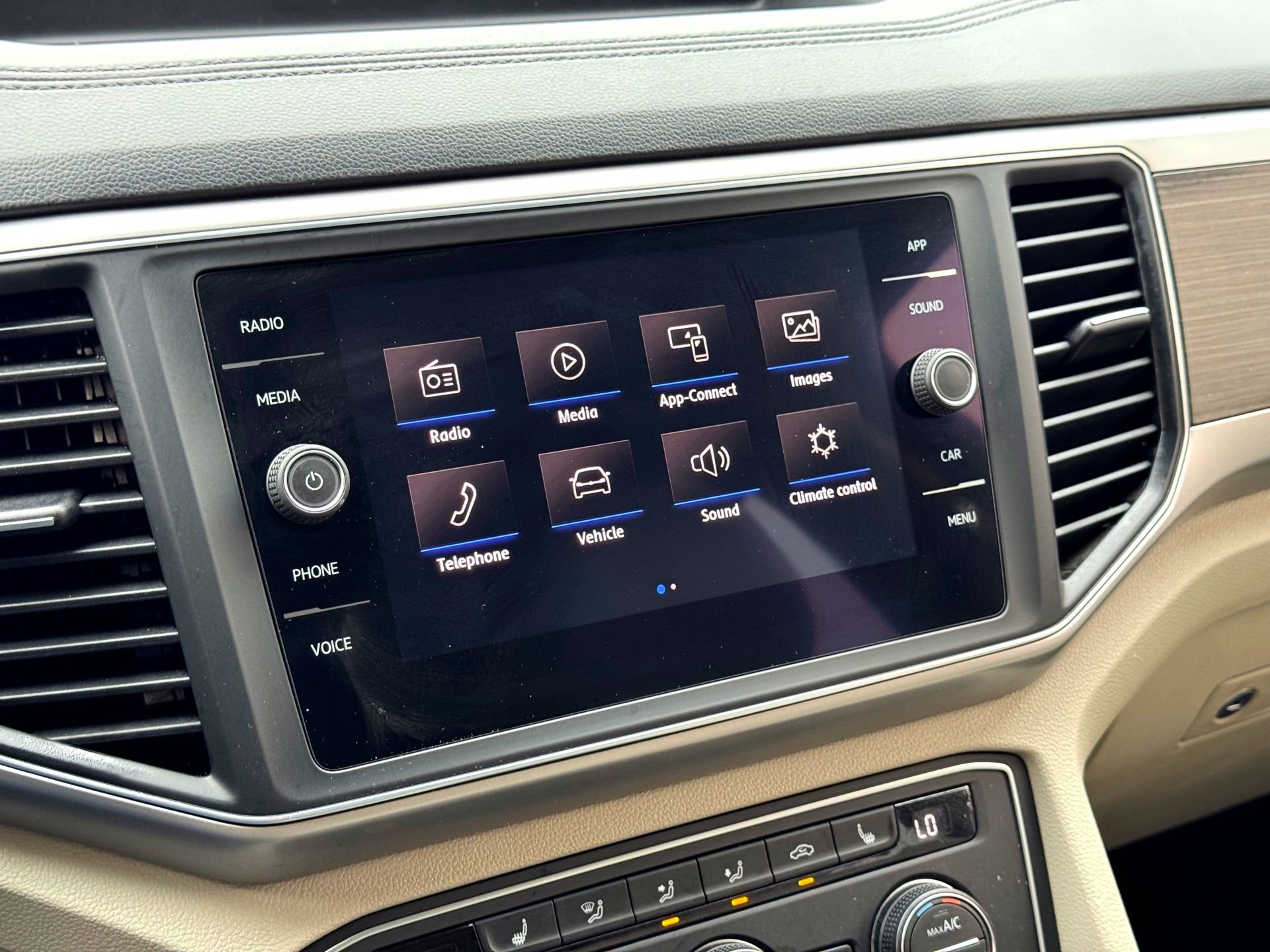 Used 2018 Volkswagen Atlas SE FWD image 26