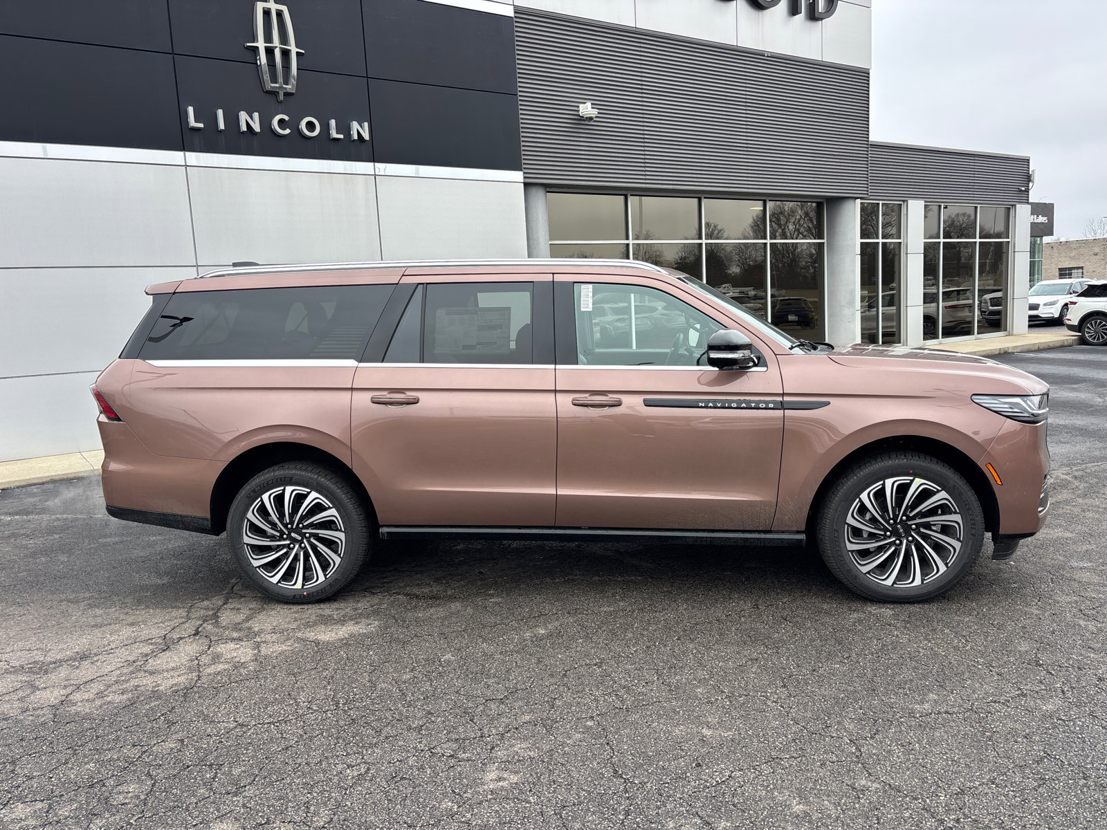 New 2026 Lincoln Navigator L Black Label AWD/4WD image 8