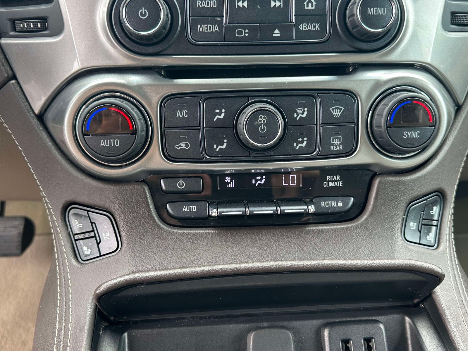 Used 2019 Chevrolet Tahoe Premier AWD/4WD image 11