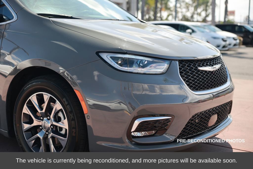 Used 2023 Chrysler Pacifica Pinnacle image 7