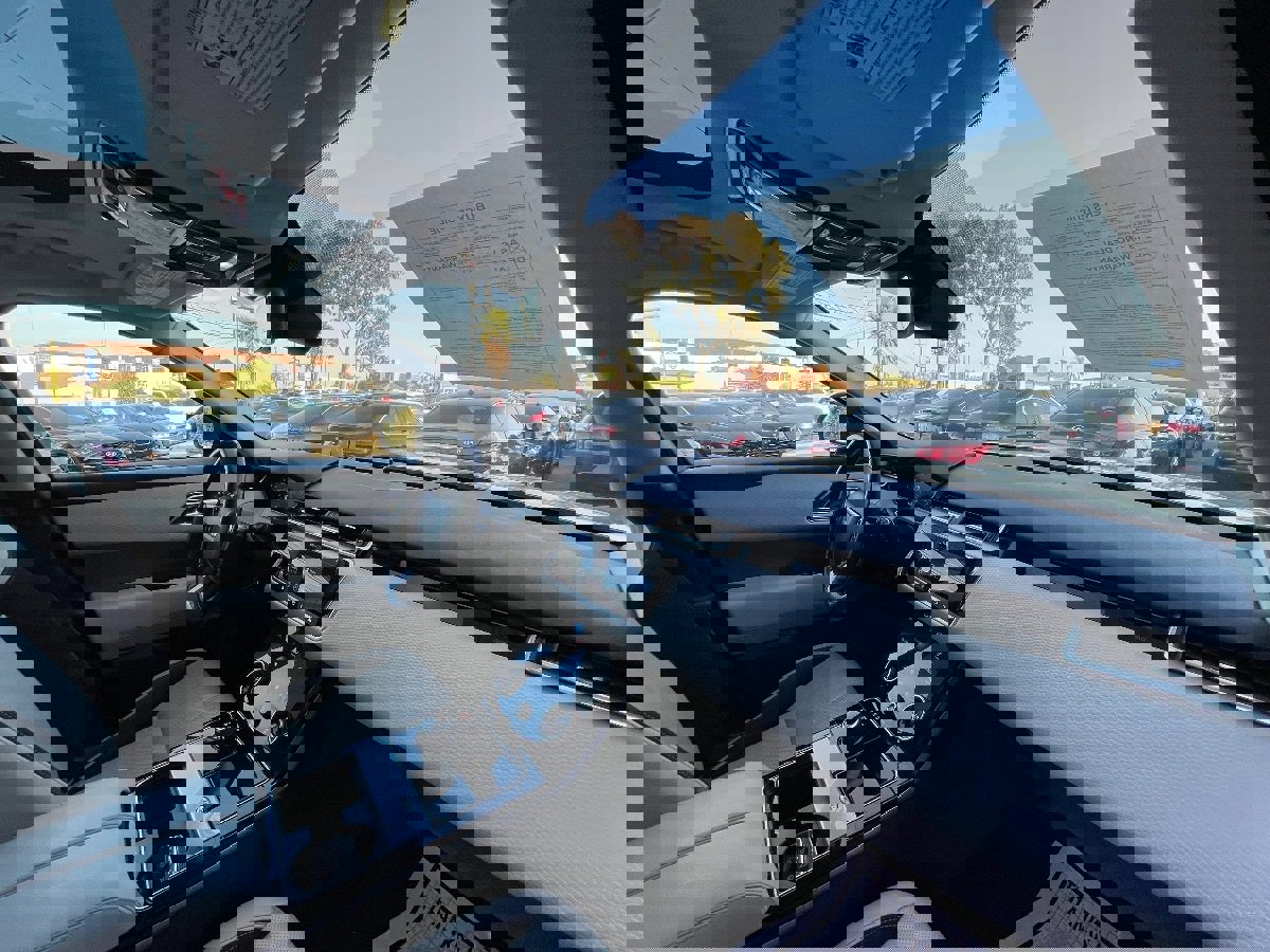 Used 2019 Land Rover Range Rover Velar S image 12