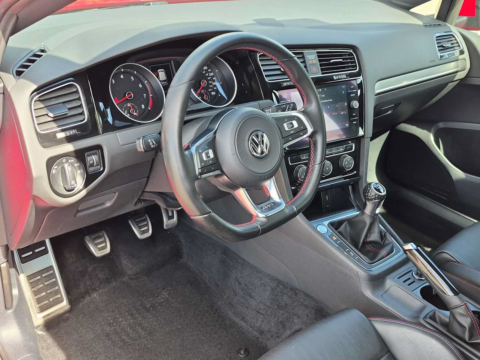 Used 2019 Volkswagen GTI SE FWD image 10