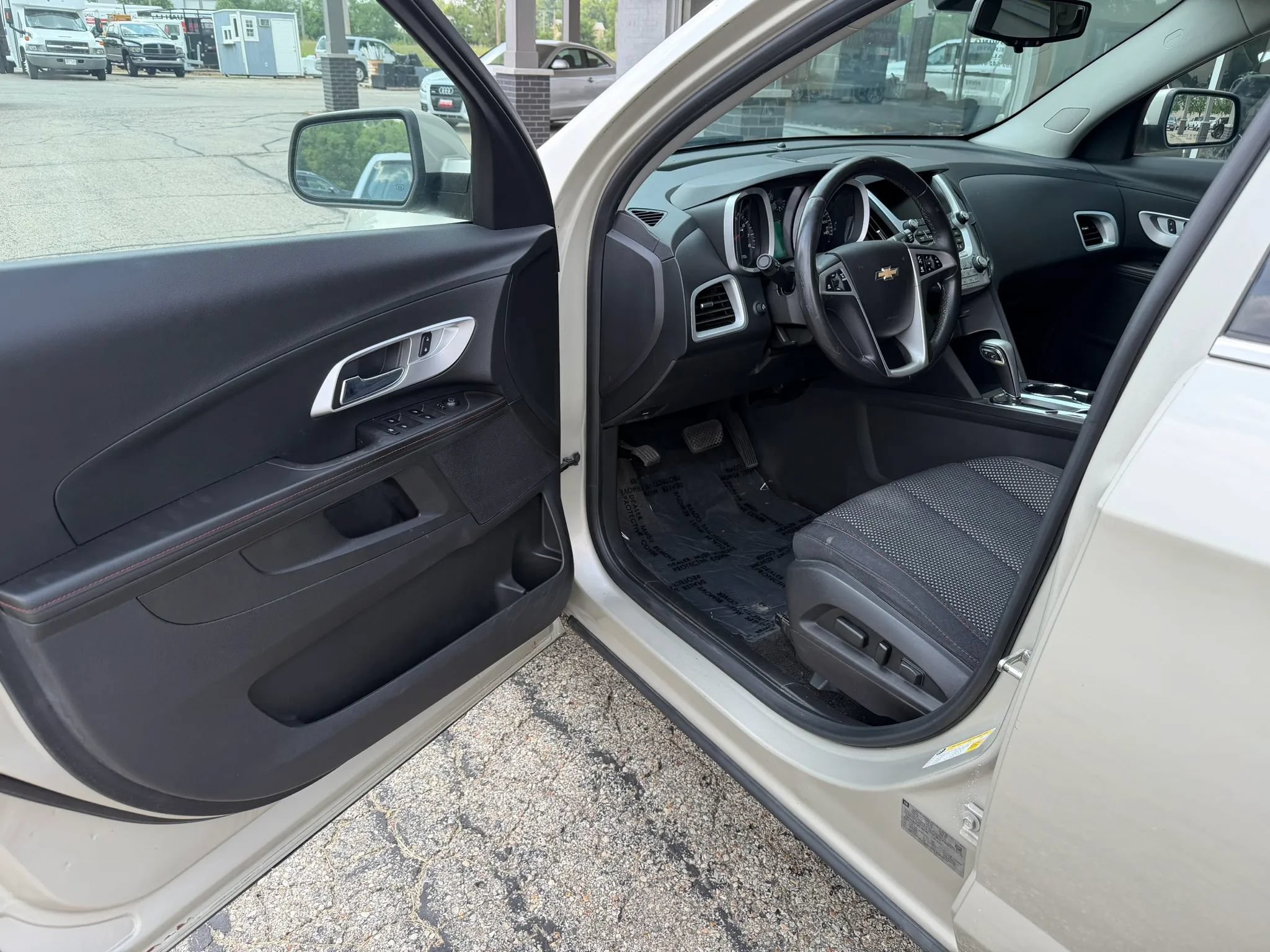 Used 2015 Chevrolet Equinox LT w/ Driver Convenience Package FWD image 9