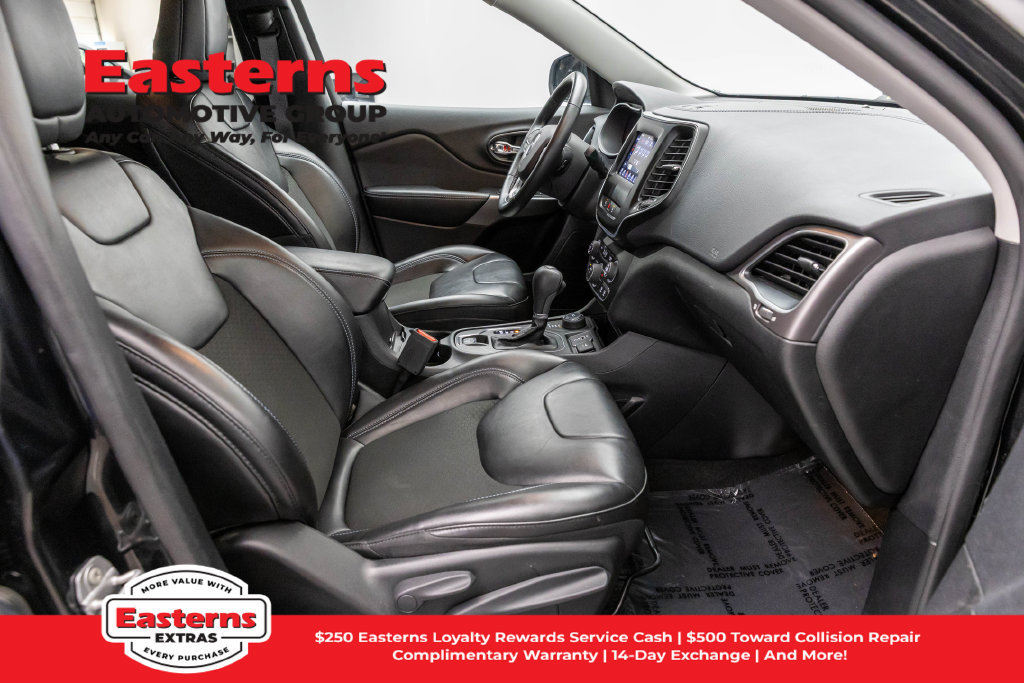 Used 2021 Jeep Cherokee Latitude Plus AWD/4WD image 25