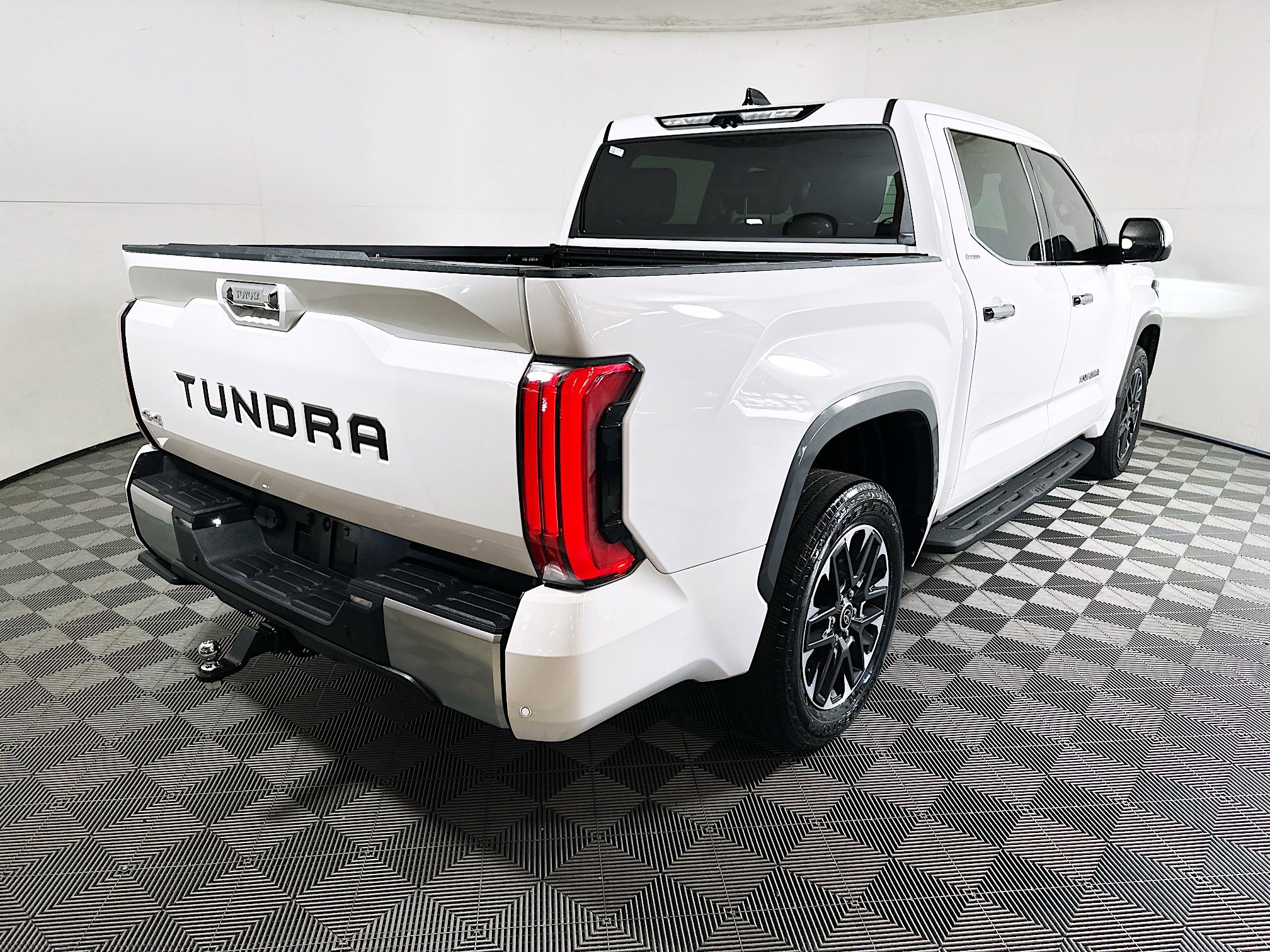 Used 2022 Toyota Tundra Limited image 3
